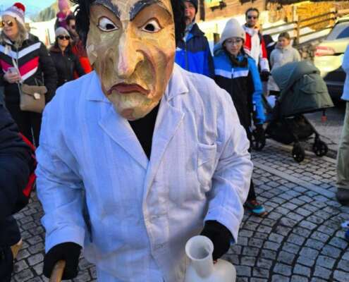 viaggio di gruppo carnevale di sappada634898984_1511562037645248_6996110908165672570_n