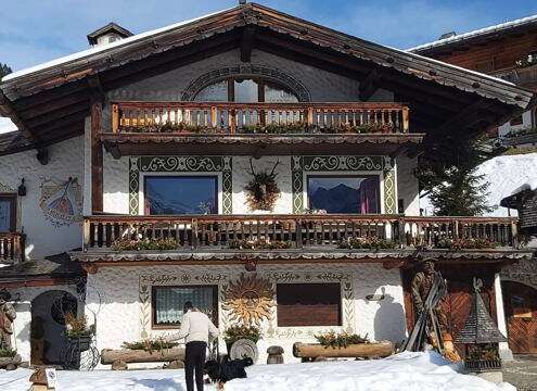 viaggio di gruppo carnevale di sappada635052111_1511562357645216_1679038851788453208_n