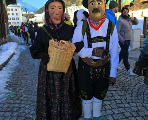 viaggio di gruppo carnevale di sappada636250716_1511562110978574_6635677895836623251_n