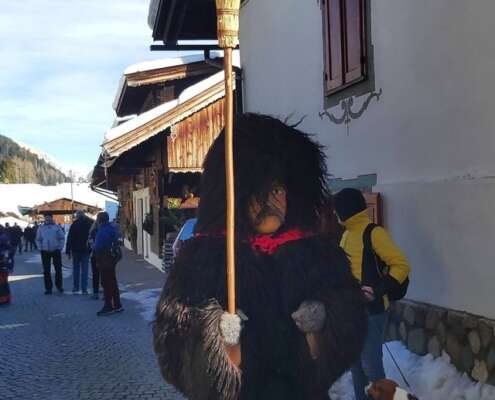 viaggio di gruppo carnevale di sappada637210485_1511562407645211_3974090439442063146_n