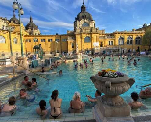 viaggio di gruppo pasqua budapest666042275_1556444996490285_5492692281618458258_n