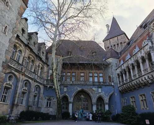 viaggio di gruppo pasqua budapest667883563_1556444829823635_1469033790903572914_n