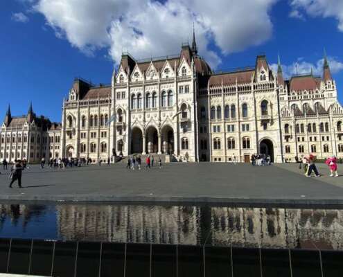 viaggio di gruppo pasqua budapest668855797_1556445186490266_4996837602648100276_n viaggio di gruppo pasqua budapest