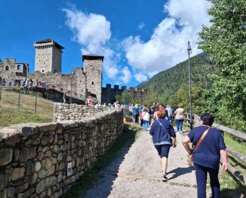viaggio di gruppo trenino dei castelli783508034_1716494252907035_4058863284244322365_n