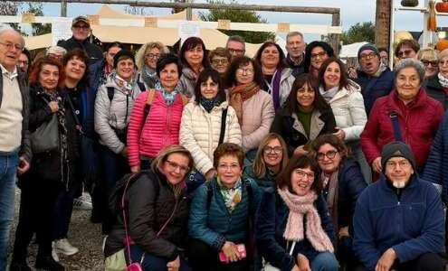 viaggio di gruppo navigazione sile e villaggio zucche