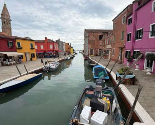 viaggio di gruppo navigazione sile e villaggio zucche863354118_1681233763419053_5916354078935022967_n