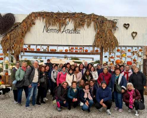 viaggio di gruppo navigazione sile e villaggio zucche868853647_1386357013580520_5215674713755344903_n